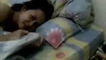 Gadis Cantik Pasrah Goyang Kasur Pacar Lemes